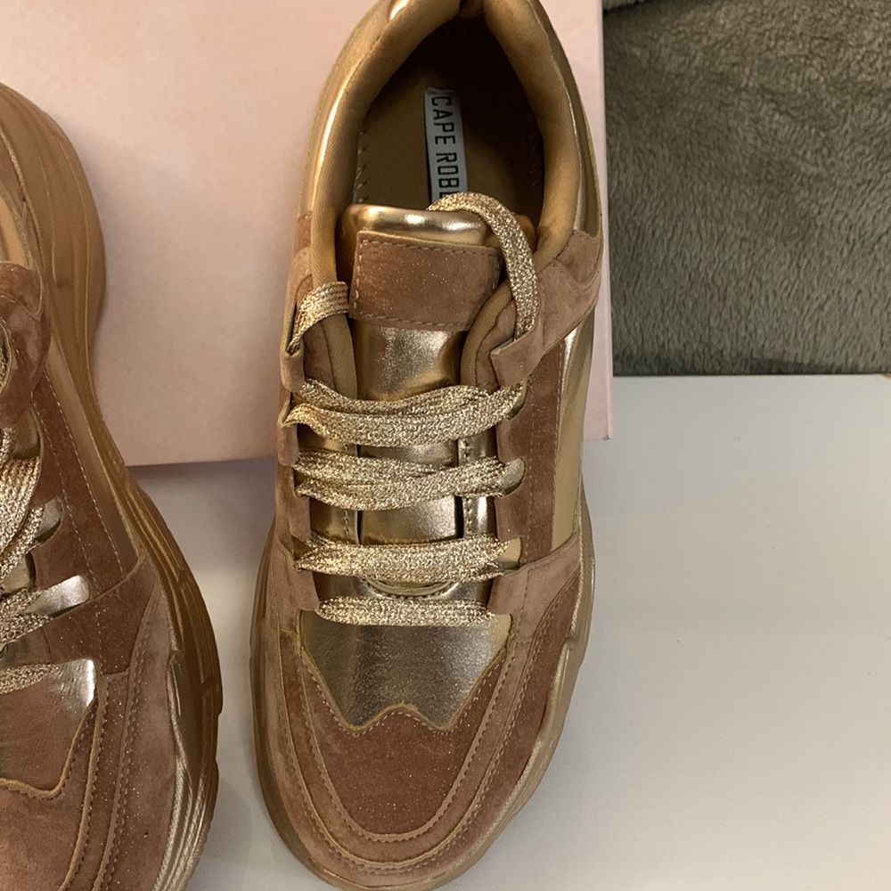 Women sneakers by Cape Robbin in metallic rose gold size 10 wide - Picture 3 of 8